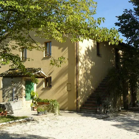 Agriturismo Gli Olmi مزرعة للإقامة *